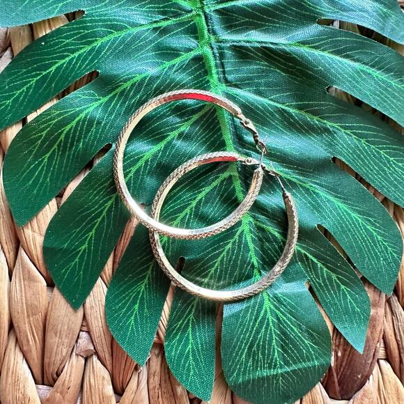 BOGO FREE GOLDEN HOOP EARRINGS - Picture 8 of 8